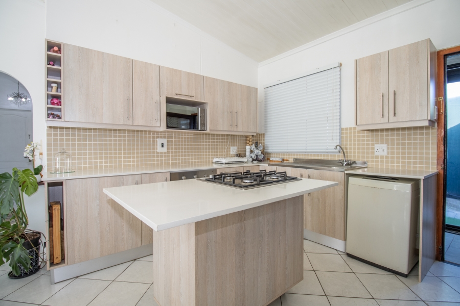 To Let 2 Bedroom Property for Rent in Fish Hoek Western Cape